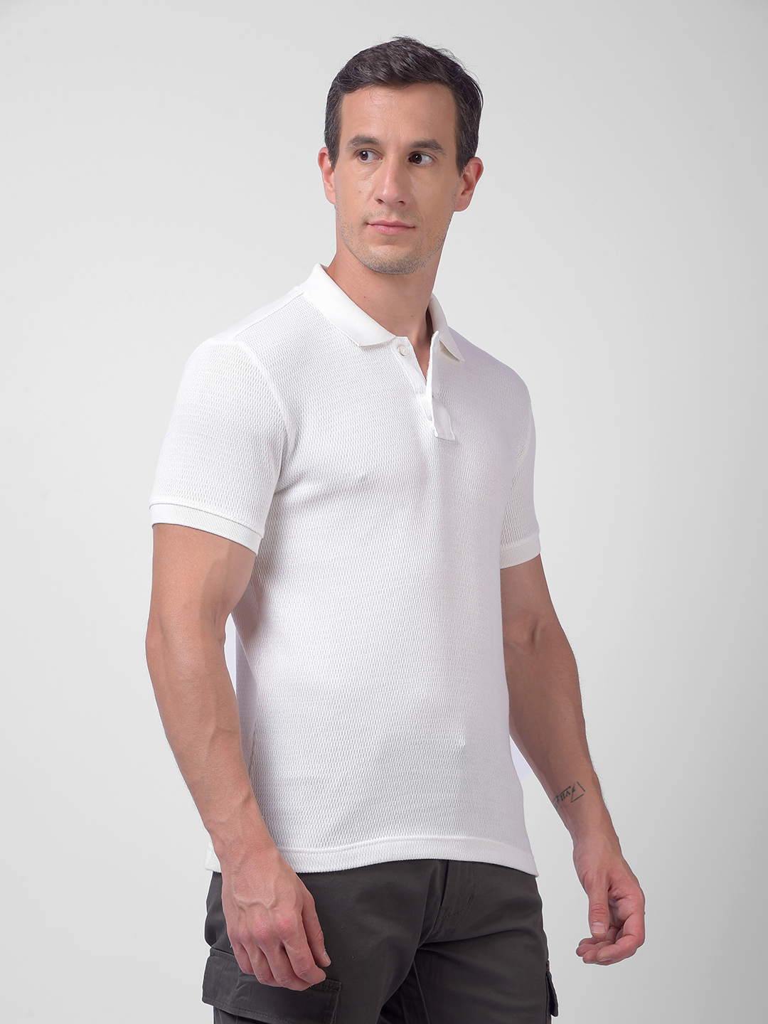 Numero Uno Men White Textured Knit Polo Neck T-Shirt